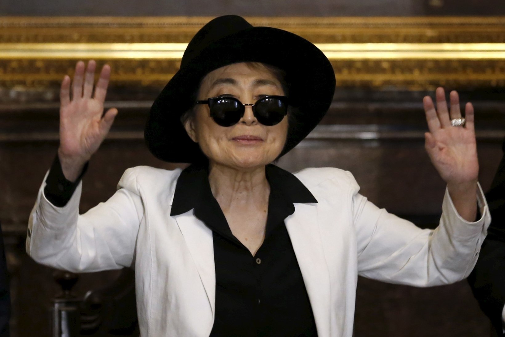 Kuuldused Yoko Ono insuldist osutusid alusetuks