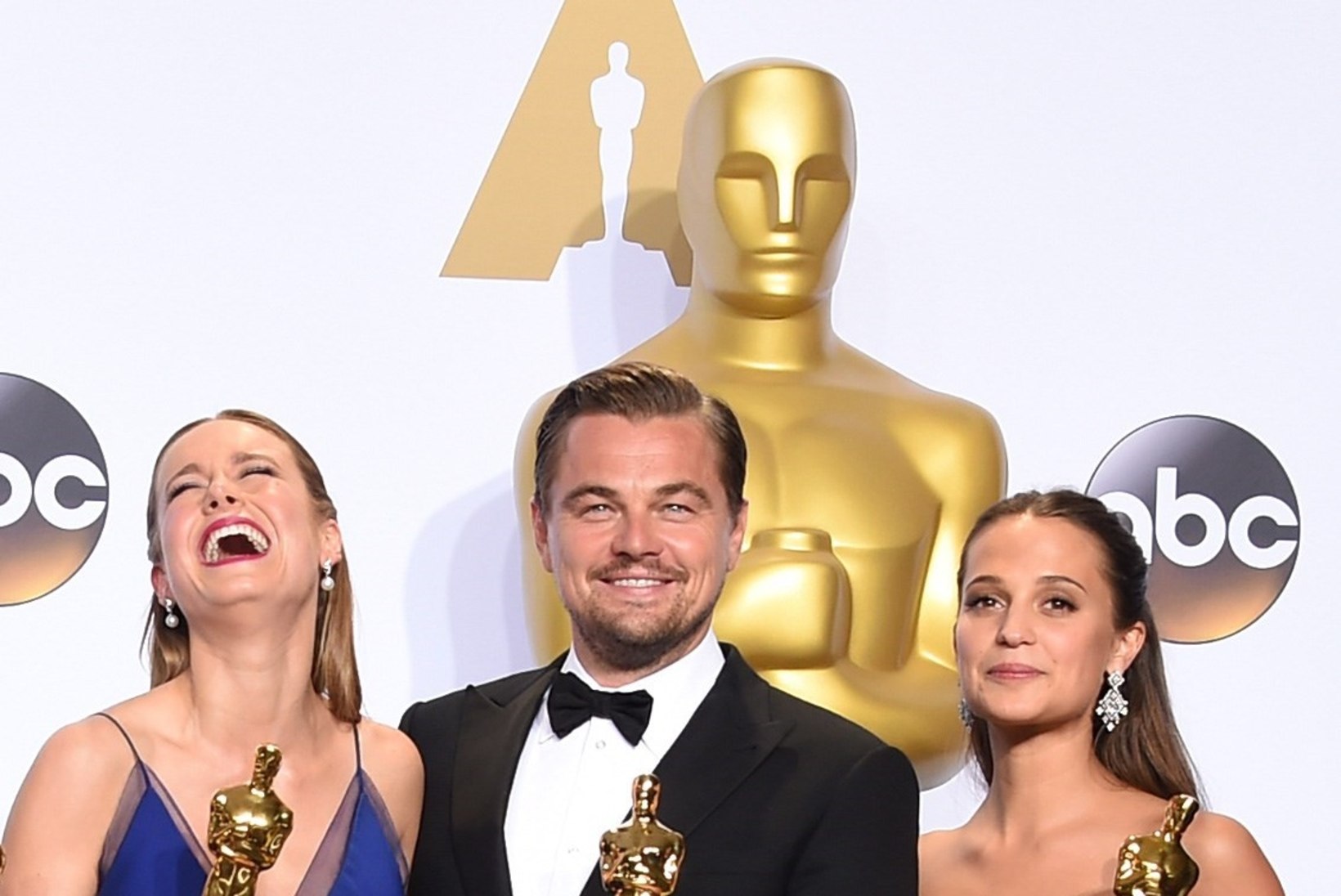 DiCaprio aina ootas. 22 aastat ootas – ja nüüd on Oscar käes!