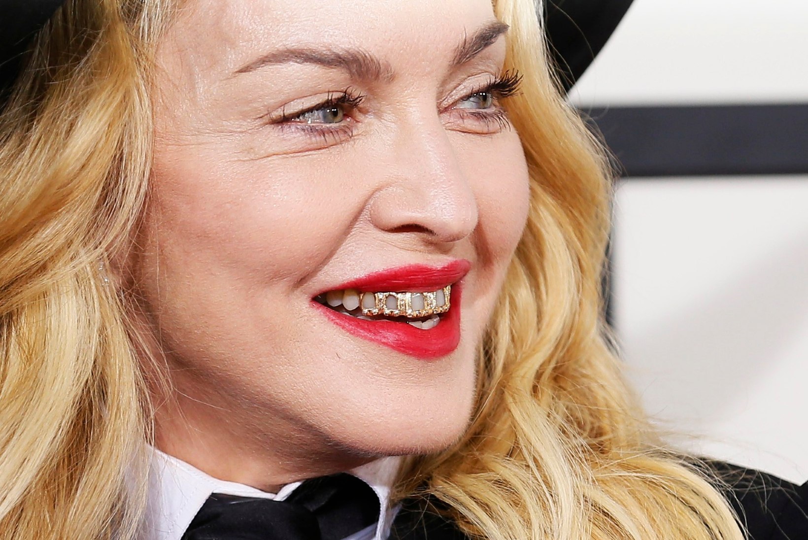 Madonna palkas eradetektiivi, et too jälgiks tema Inglismaal viibivat poega