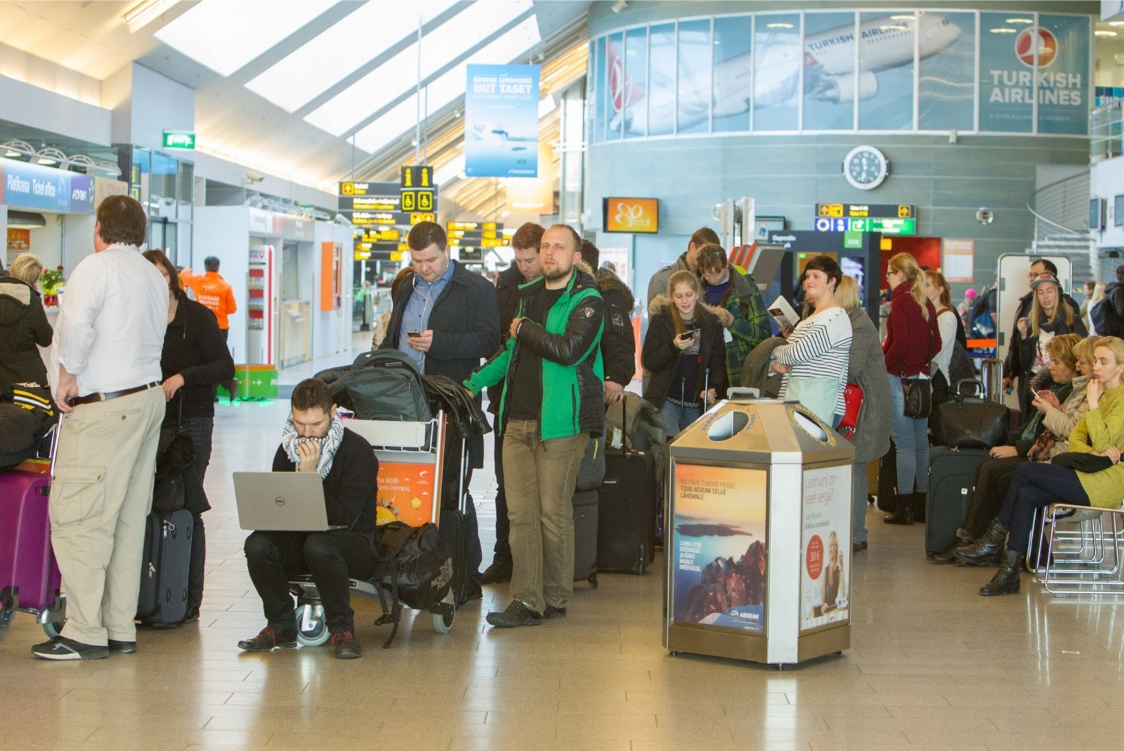 Politsei kontrollib Tallinna lennujaamas põhjalikumalt reisijate dokumente