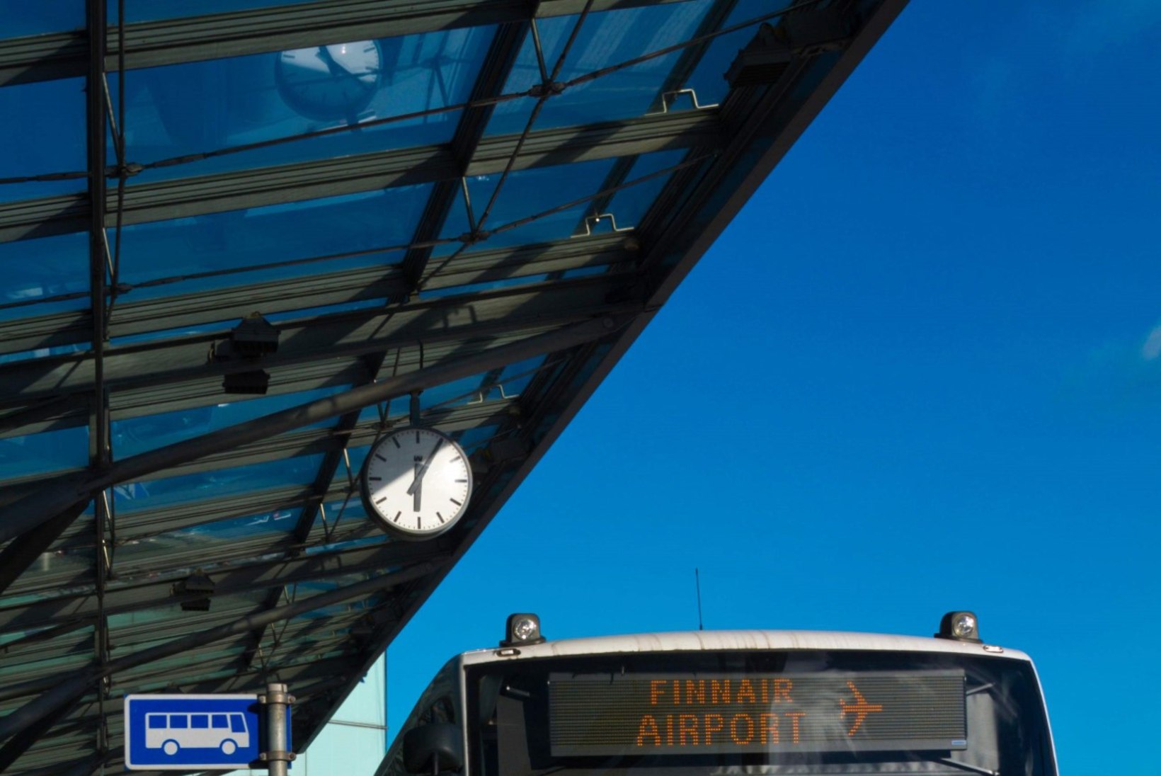 Raske valik: kas reisida bussi või lennukiga?