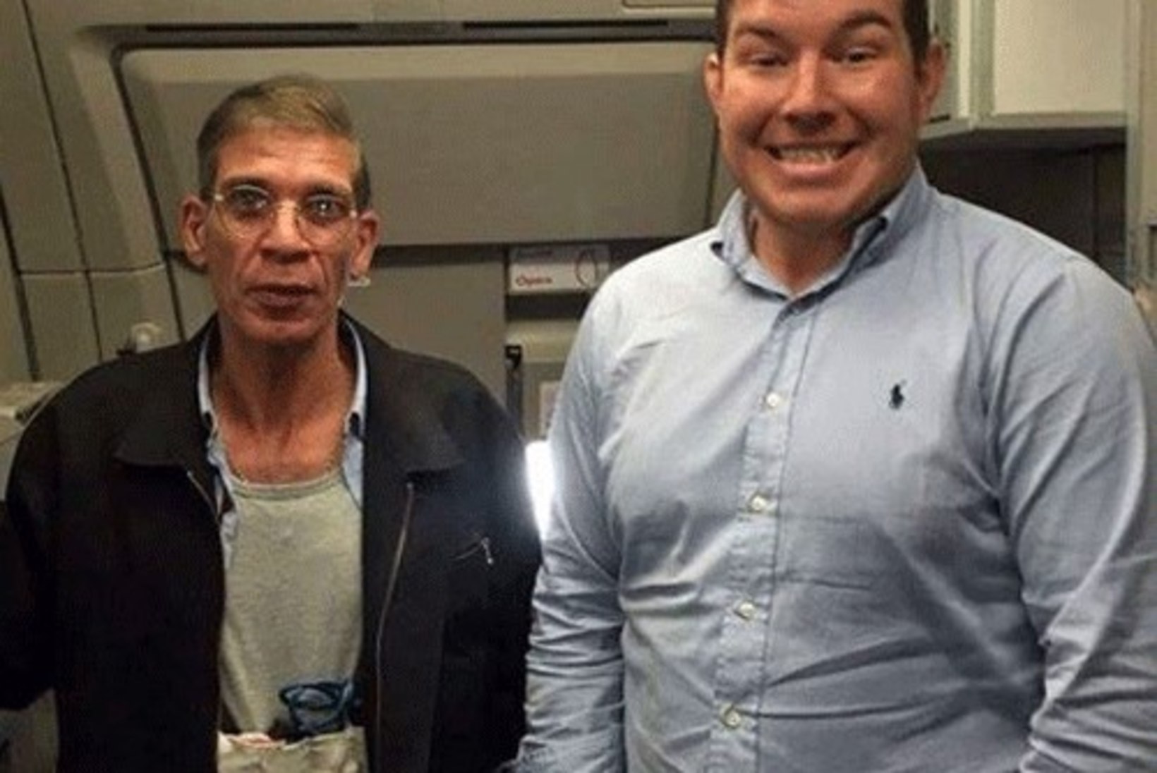 NALJATILGAD: reisija tegi kaaperdajaga selfie