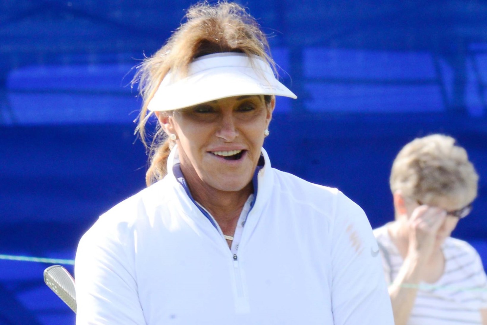 GALERII | Caitlyn Jenner andis naisekehas esimest korda golfikepile valu: ei, mu rinnad ei jäänud ette!