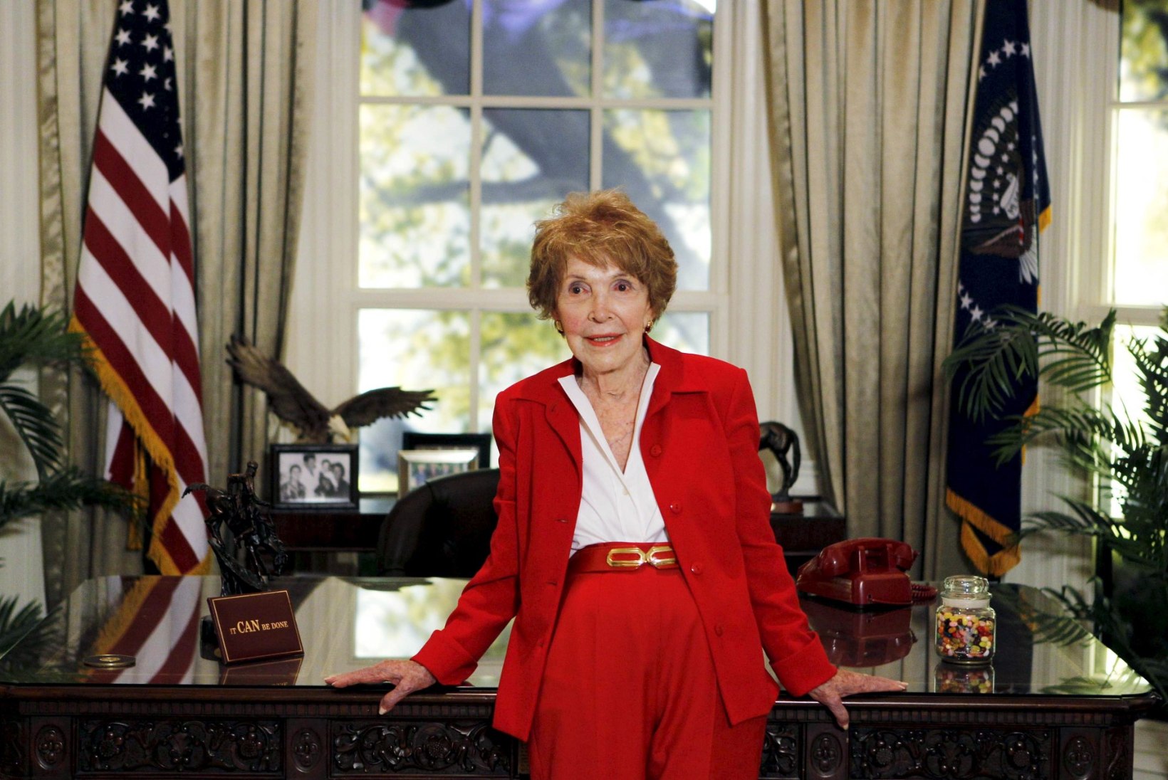 Suri USA endine presidendiproua Nancy Reagan