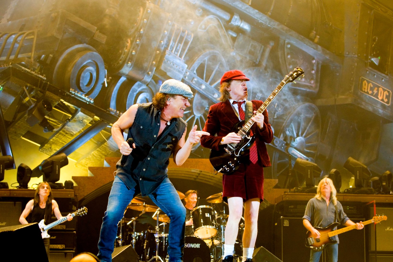 AC/DC laulja on kurdiks jäämas