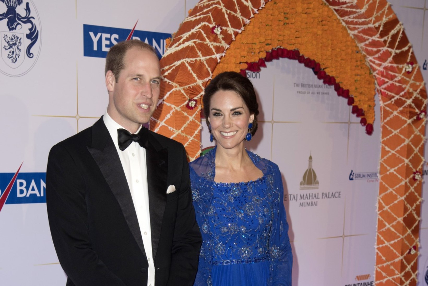 GALERII |Hertsoginna Catherine kannab Indias Bollywoodi-väärilist kleiti
