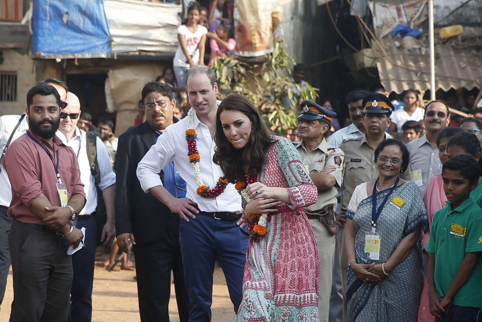 FOTOD | Prints William ja Hertsoginna Catherine lustisid Mumbais lastega palli mängides