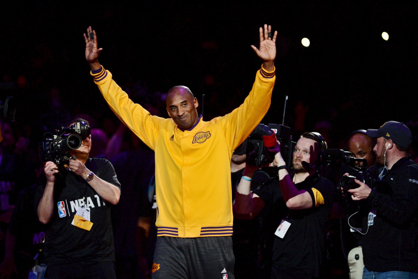 FOTOD | Spordikuulsuste ja -legendide armee õnnitles karjääri lõpetanud Kobe Bryantit