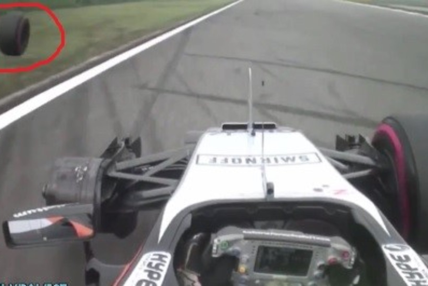 VIDEO | Force India piloot kaotas keset sõitu ratta!