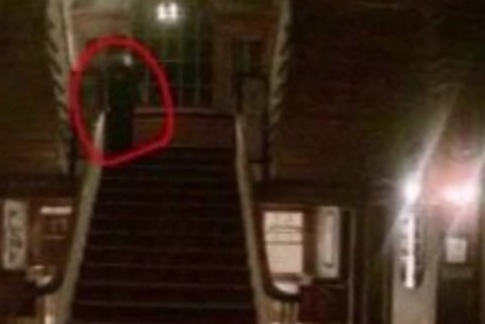 HIRMUÄRATAV: kas hotelli fuajee trepil seisis tõesti naise vaim?