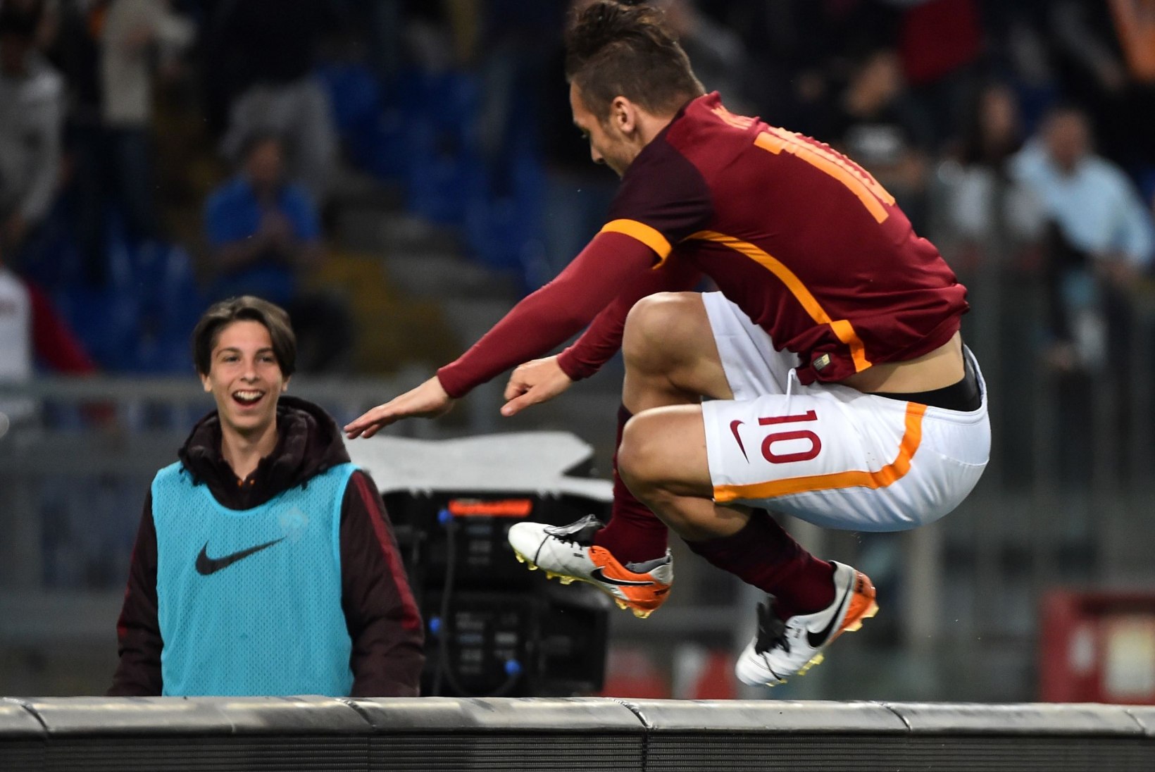 VIDEO | 39aastane Francesco Totti uskumatu õhtu - tuli, nägi ja võitis!