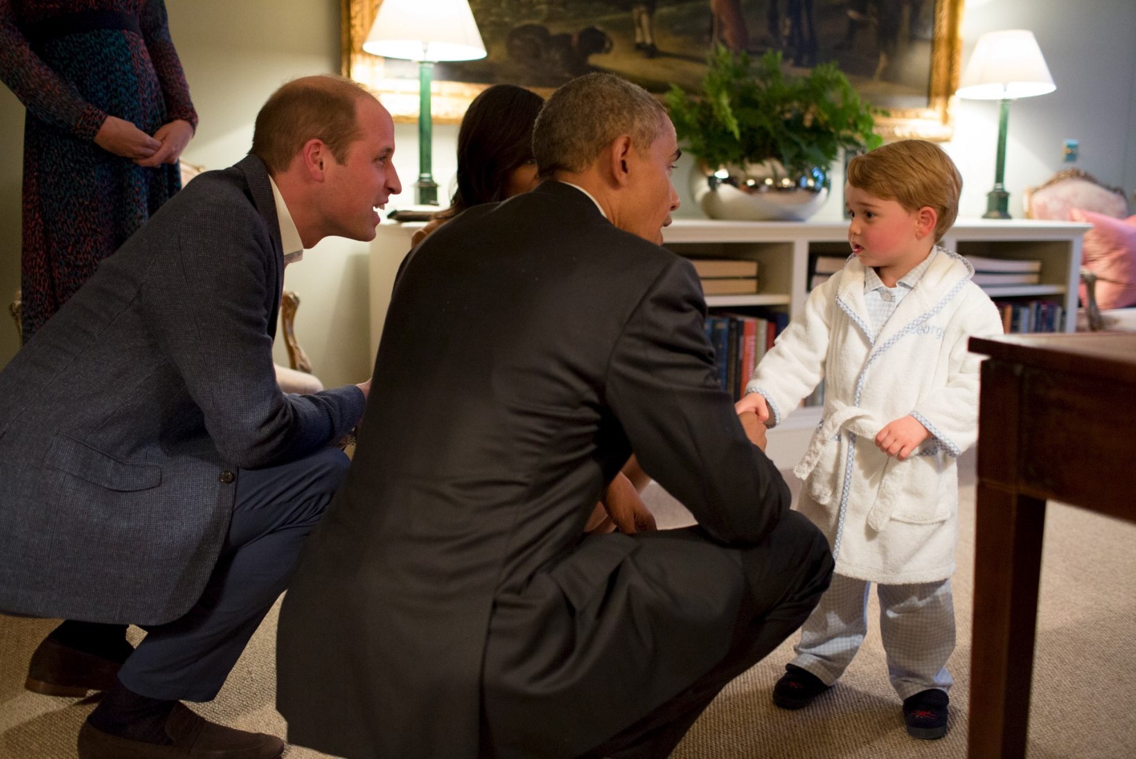 FOTOD | Briti pisiprints tänas Obamat, kes talle ligi kolm aastat tagasi kiikhobuse kinkis