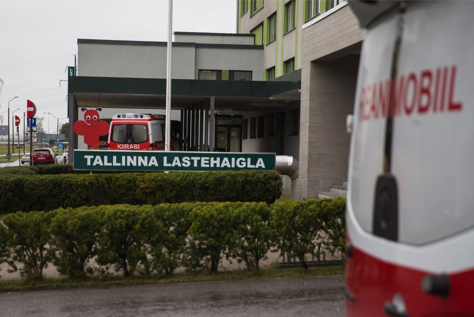 GALERII | ÜLEMAAILMNE TRAUMAPÄEV: Tallinna lastehaigla kriisiõppusel testiti meeskondade tööd