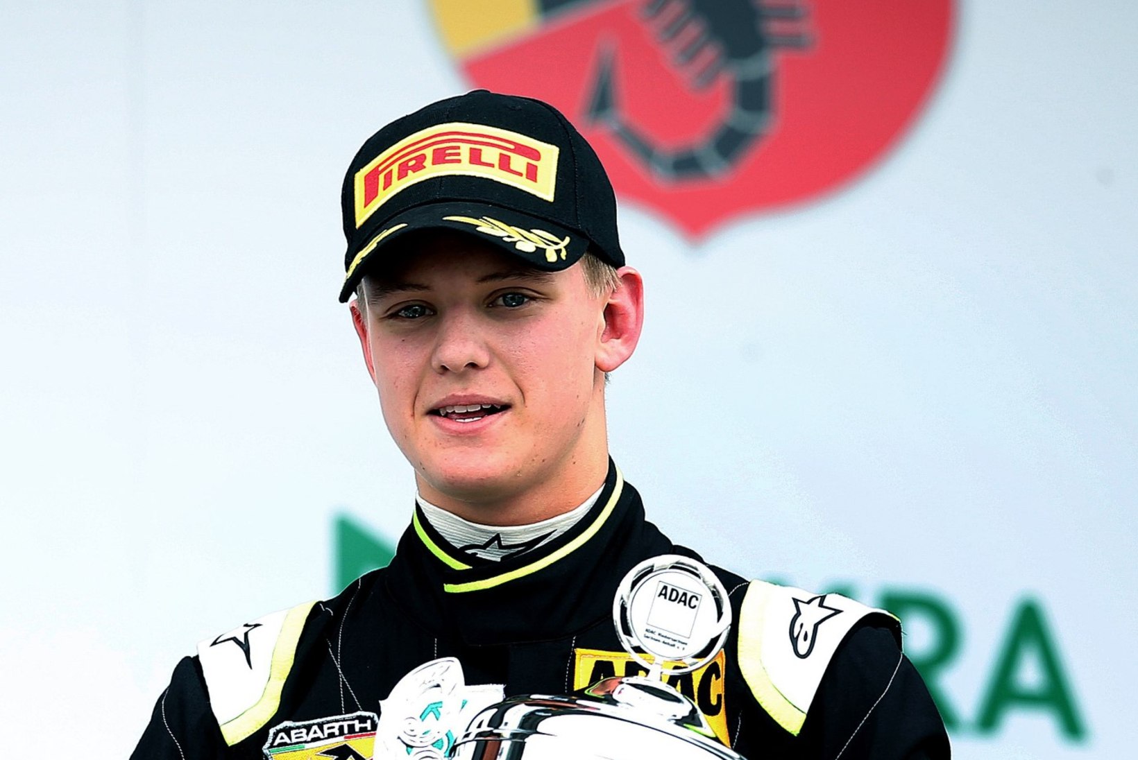 KÄBI EI KUKU KÄNNUST KAUGELE: Schumacheri poeg võitis vormelisarja etapi, tehes selja prügiseks ka Eesti vormelilootusel