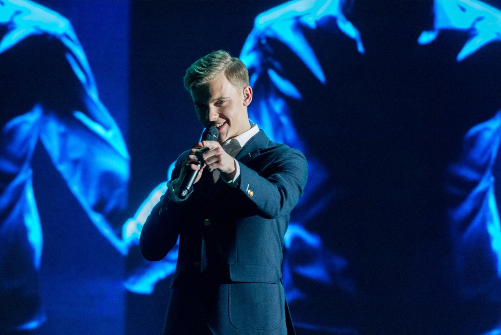 Jüri Pootsmann teeb Eurovisioni laval kaarditriki!