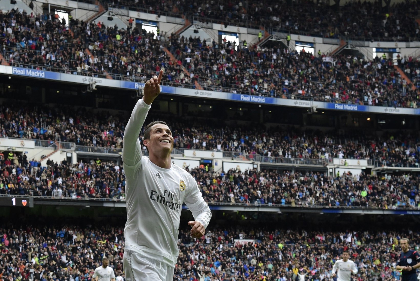 Forbes avaldas jalgpallurite sissetulekud - Ronaldo ja Messi suplevad kümnetes miljonites!