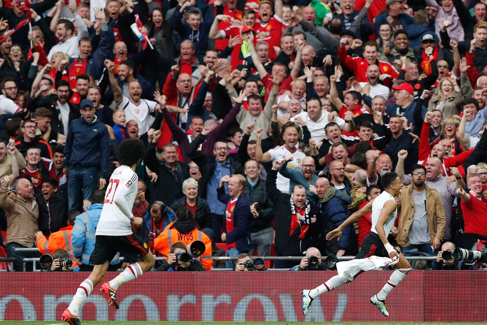 FOTOD | Manchesteri võidupidu: Van Gaal sai lõpuks tiitli