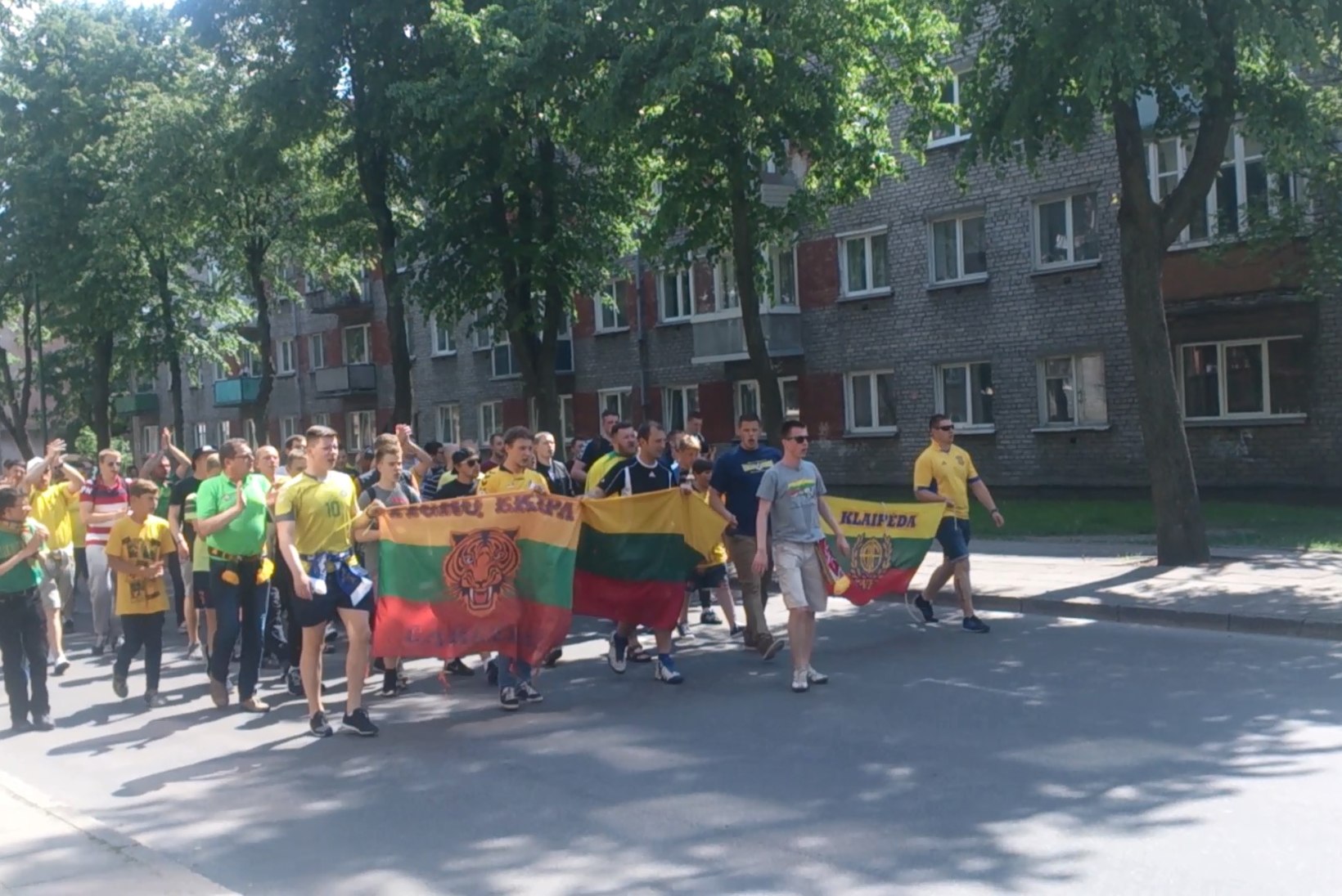 ÕHTULEHE VIDEO | Leedu fännid marssisid staadionile võimsa laulukõmina saatel