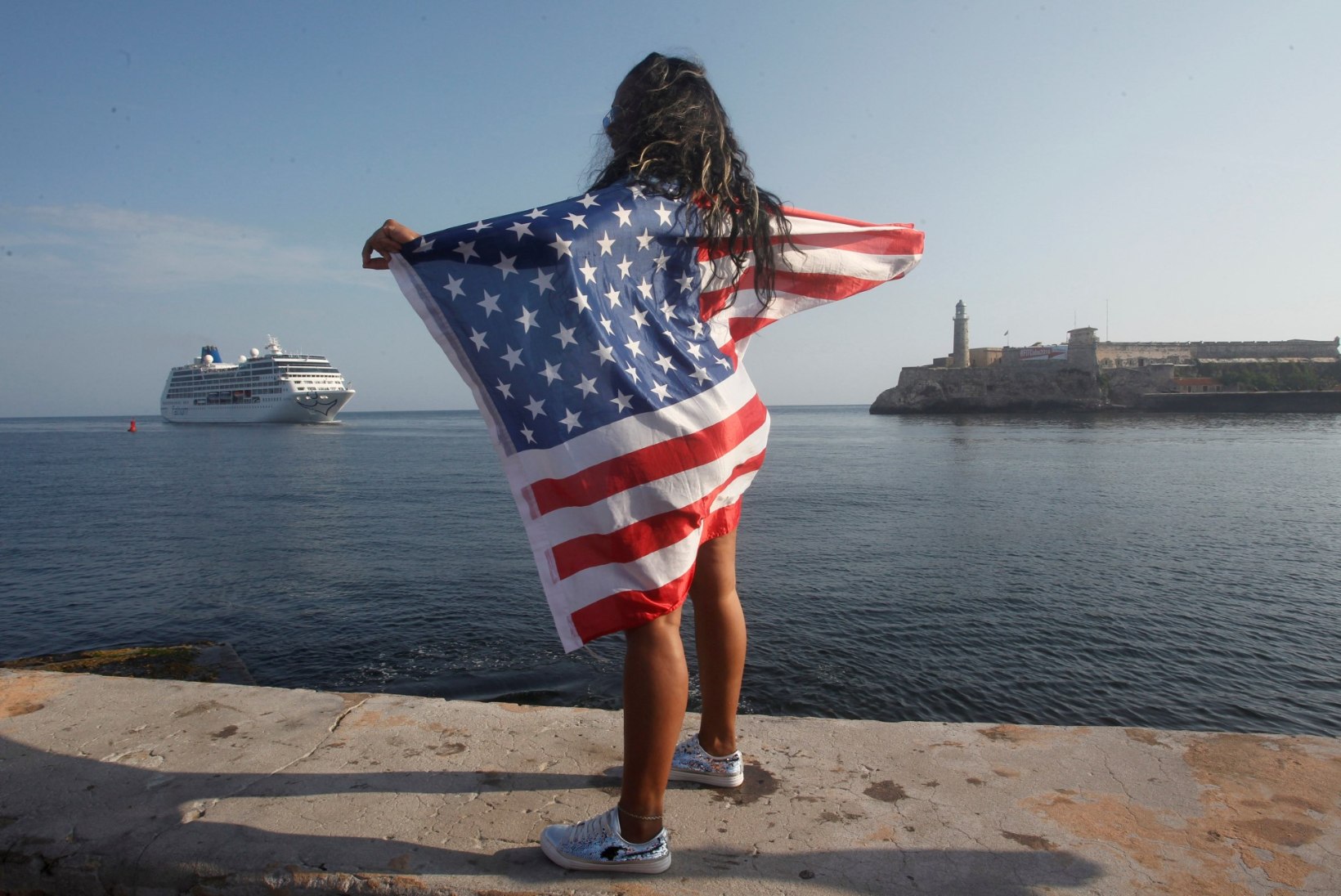GALERII JA VIDEO | Kuuba pealinna sadamas maabus üle kümnendite esimene USA kruiisilaev
