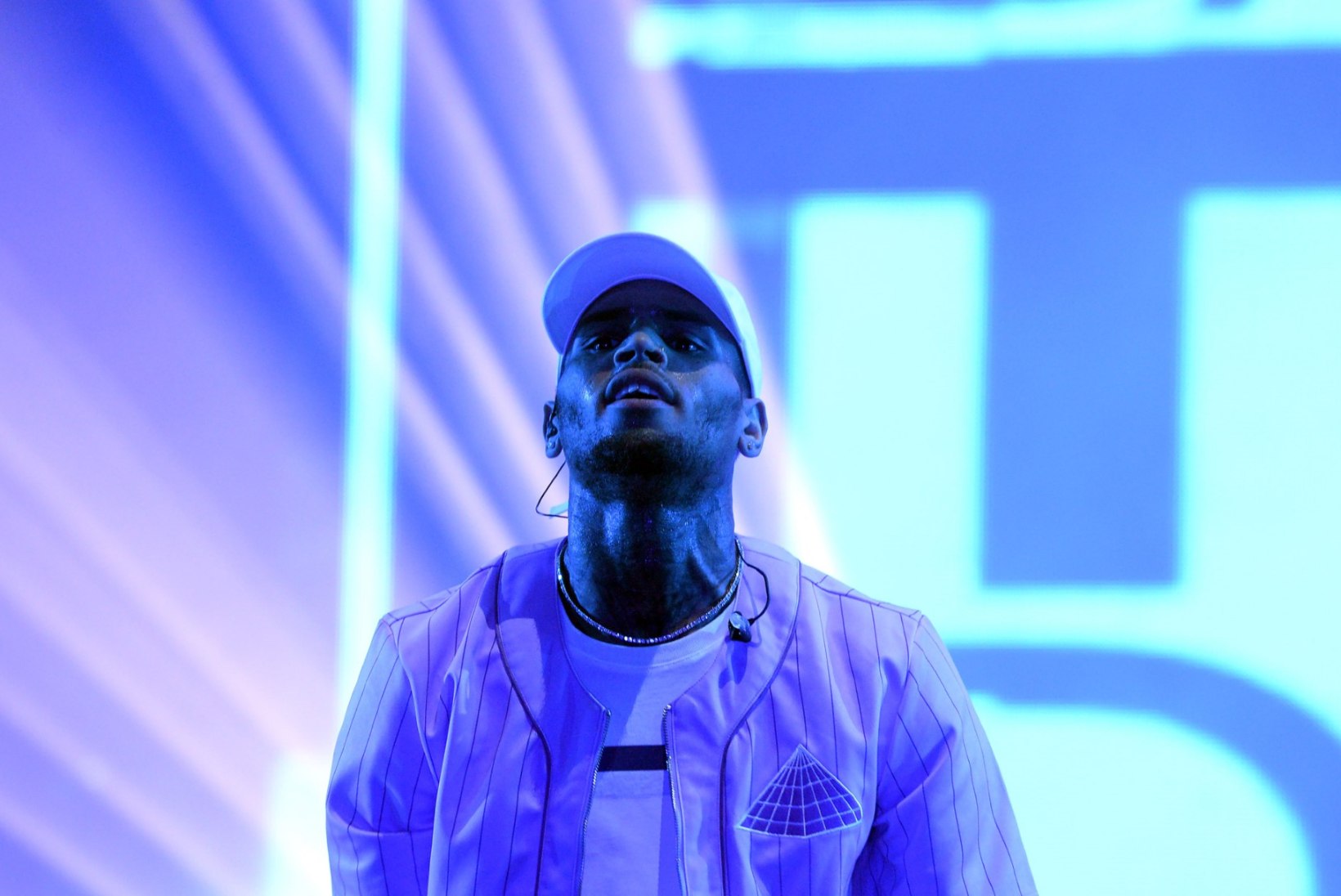 Chris Brown kaevati fänni kiusamise eest kohtusse