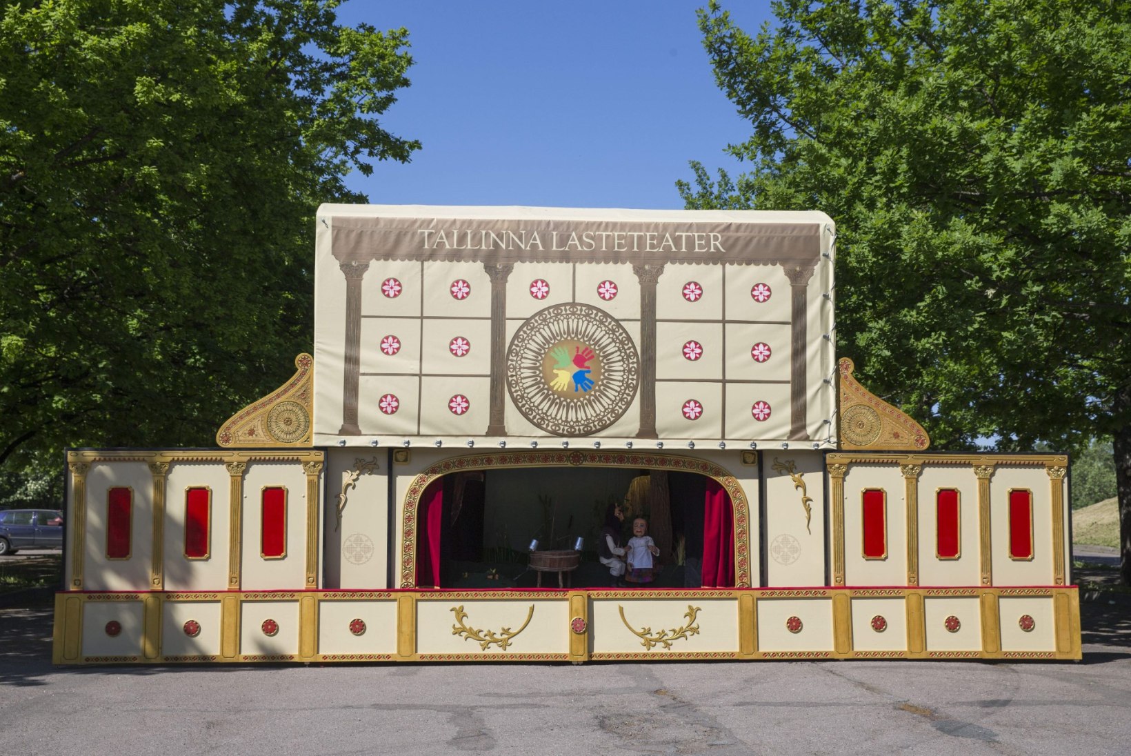 Salme kultuurikeskus läkitab linna liikuva marionett-teatri