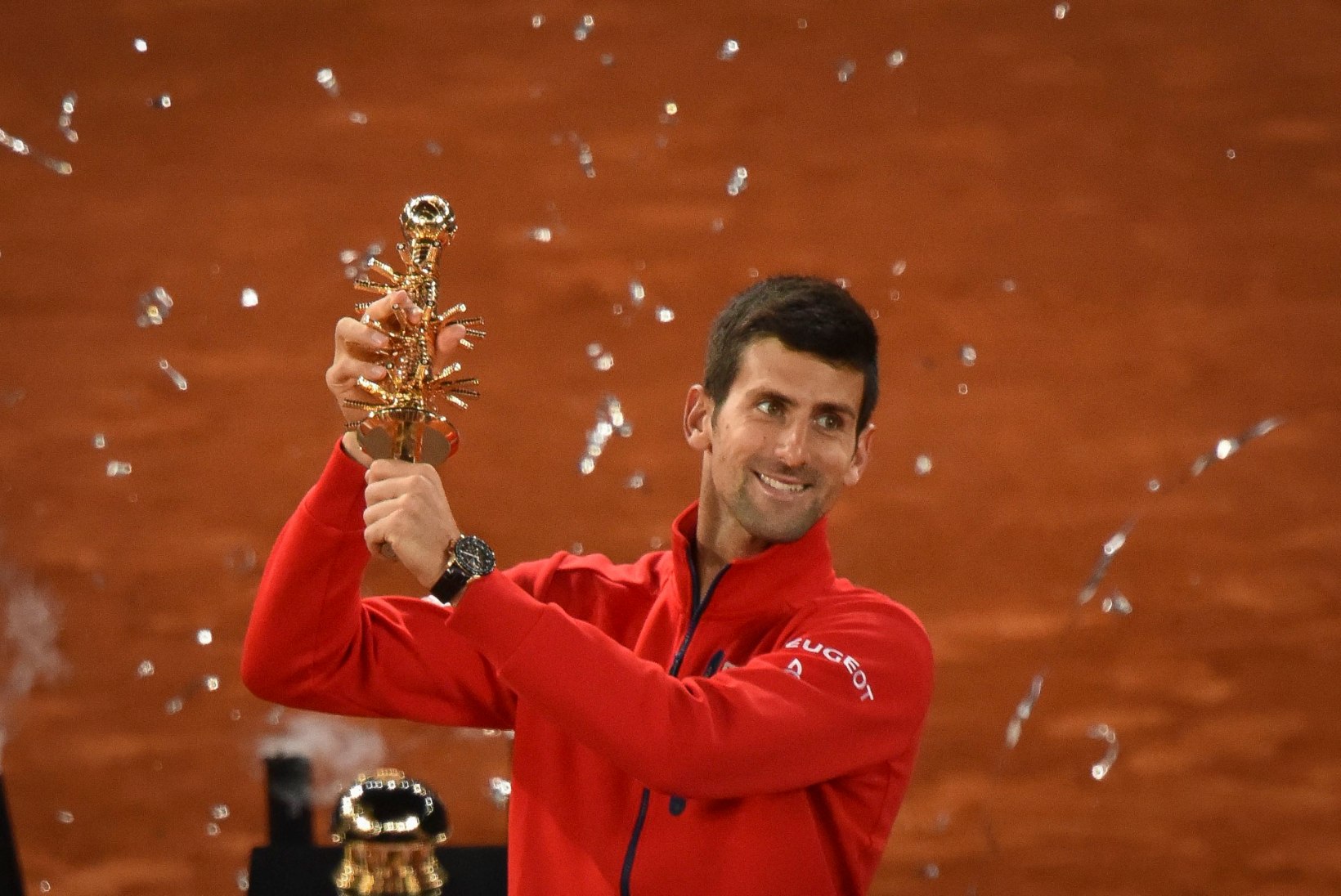Novak Djokovic jõudis Madridi turniiri võiduga võimsate tähisteni