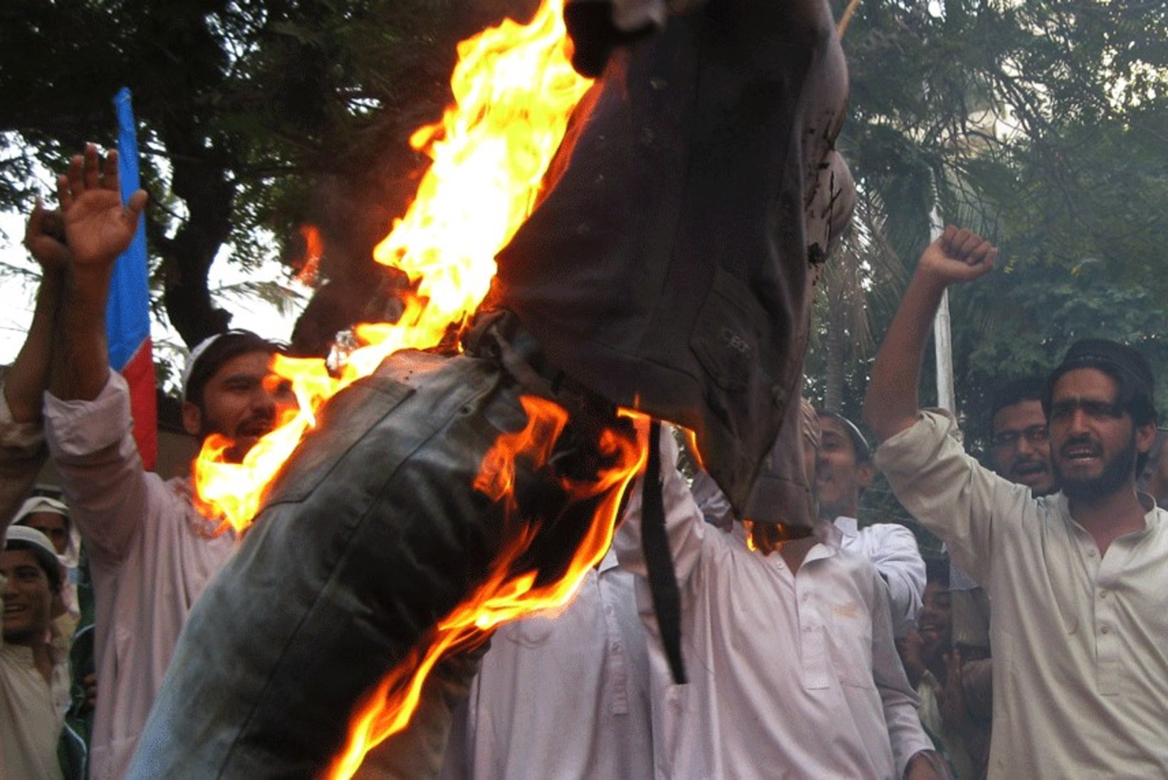 KOSJAD PAKISTANI MOODI: abieluettepaneku tagasi lükanud neiu põletati surnuks