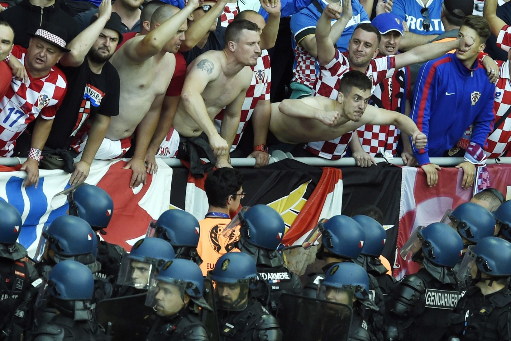 ÕL@EURO2016 | Horvaatia fännide selgitused tõrvikute loopimise kohta