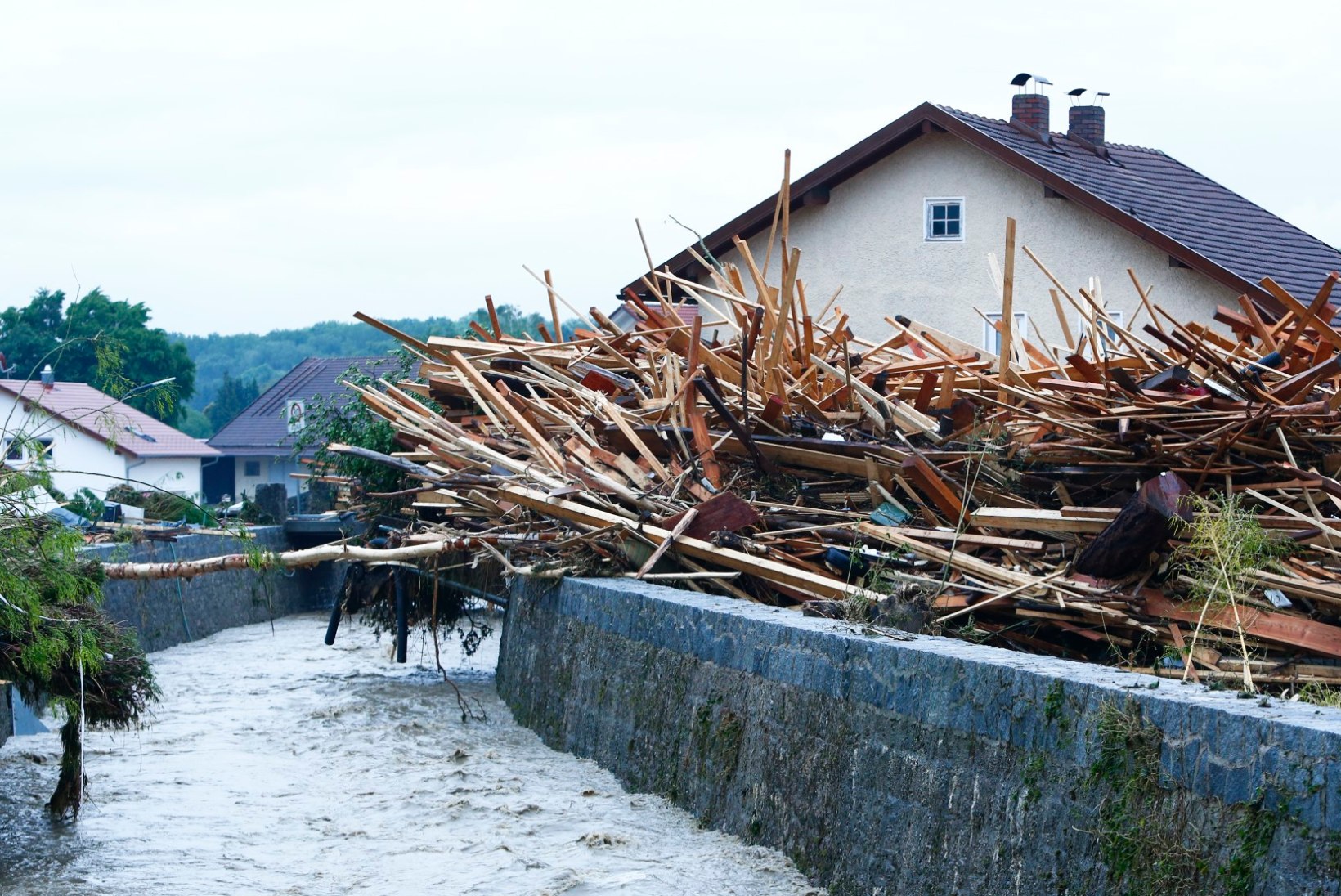Viis hukkunut: Saksamaa ja Prantsusmaa kannatavad üleujutuste käes