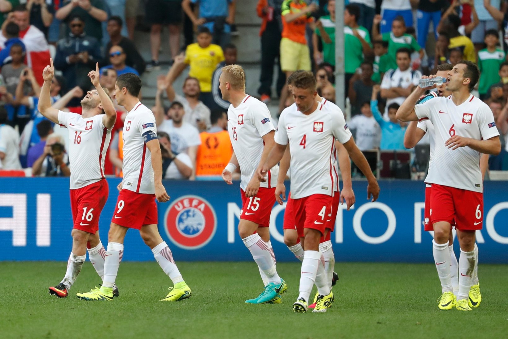 GALERII | Ukraina domineeris, Poola võitis, kuid saab ilmselt ka trahvi