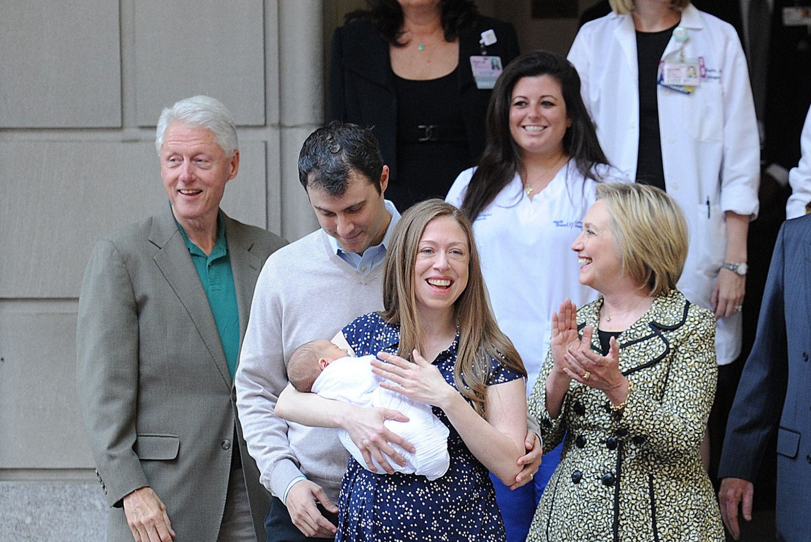 FOTO | Chelsea Clinton ja tema vastsündinud poeg panid Hillary Clintoni rõõmust särama