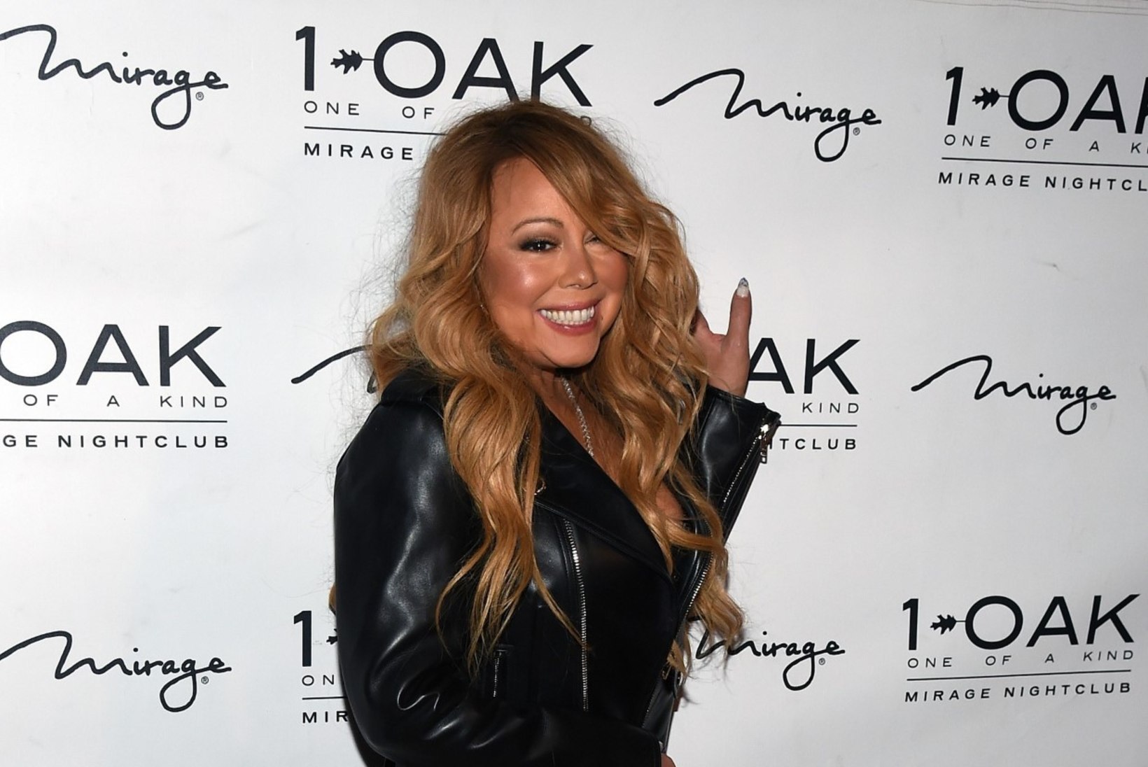 OH SA RAKS! Trippidega võrksukkades Mariah Carey näitas prinki tagumikku 