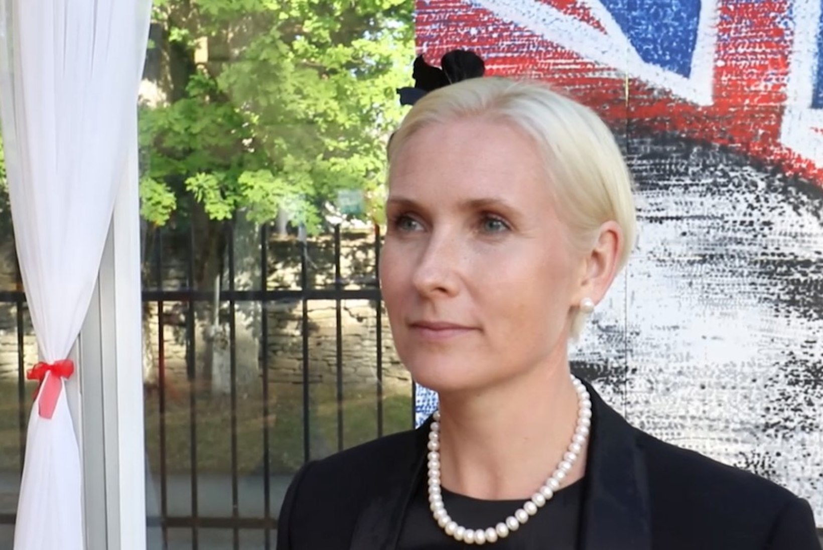 ÕHTULEHE VIDEO | Veronika Portsmuth väisas kübarapidu tänu Briti suursaadiku prouale