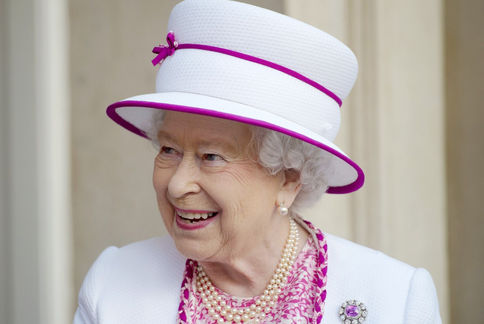 PILTUUDIS | Üheksakümneaastane Inglise kuninganna on stiilne nagu alati