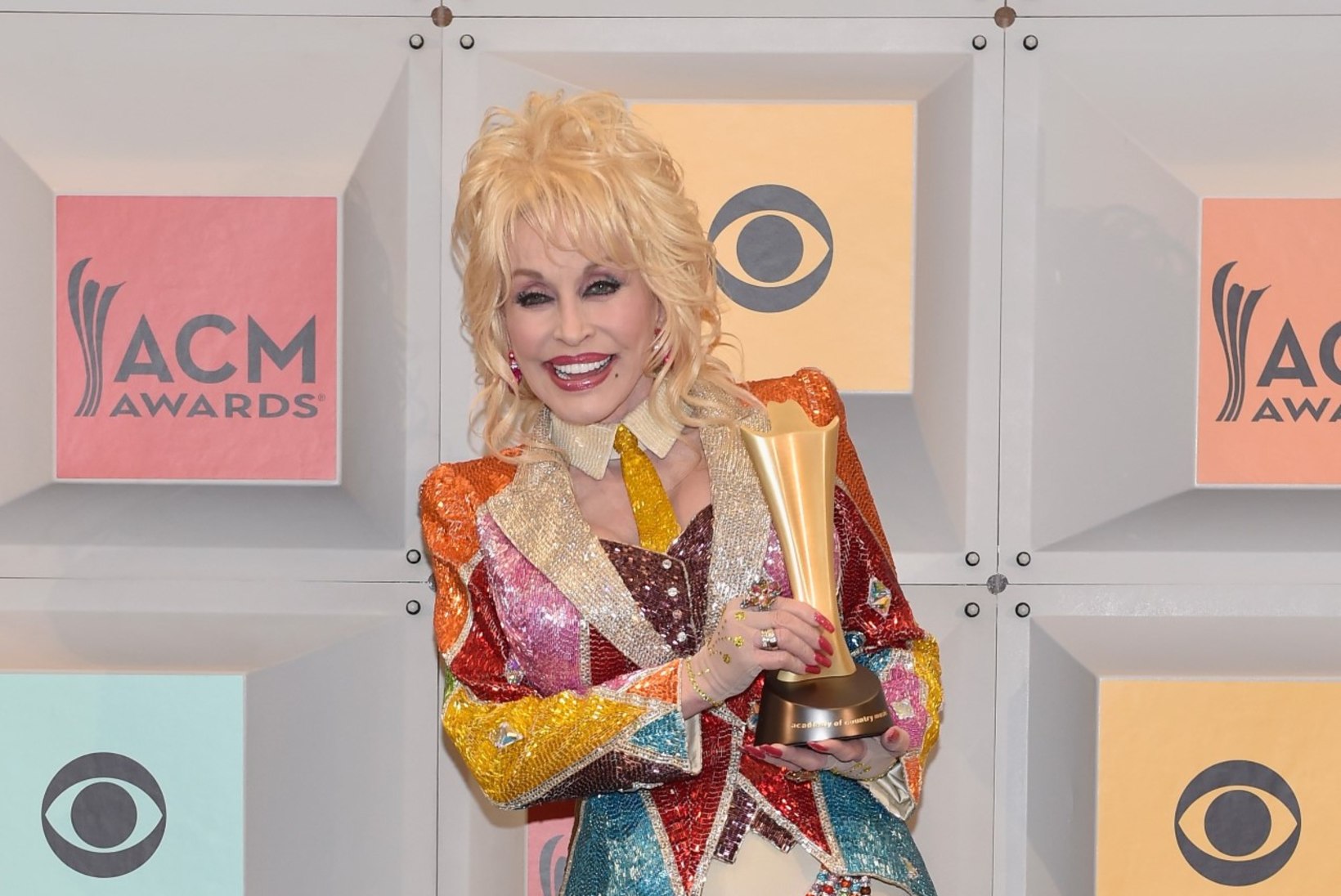 Dolly Parton andis kuldpulmade puhul uuesti abielutõotuse