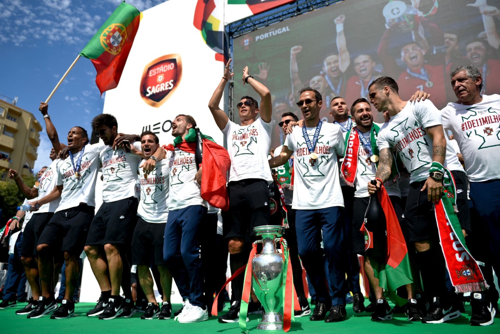 FOTOD | Portugali jalgpallureid tervitasid kodumaal tuhanded inimesed