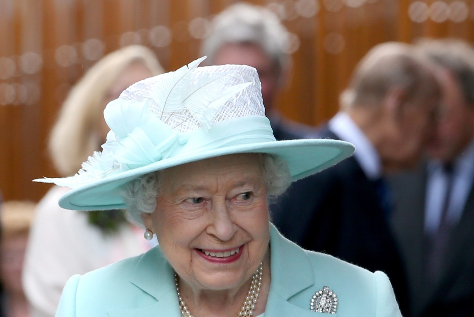 Kuninglik tööpakkumine: Elizabeth II otsib nõudepesijat
