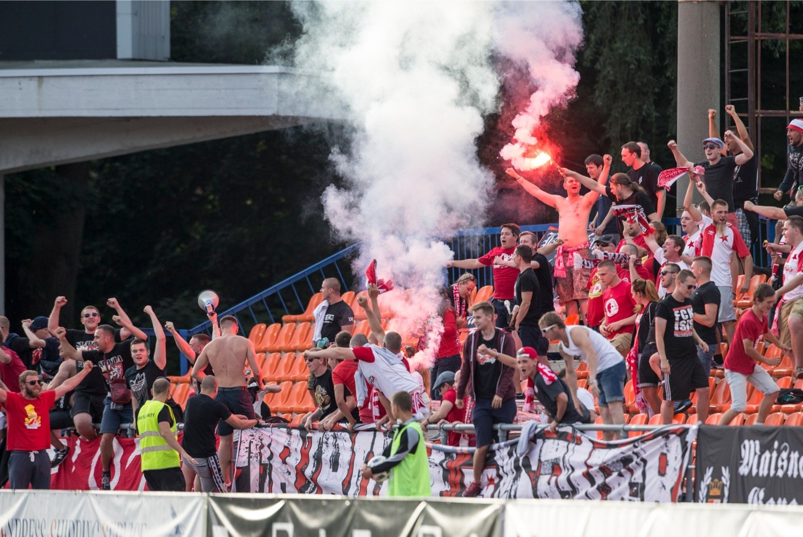 Nii hoitakse fänne - Praha Slavia kingib Tallinnas käinutele hooajapileti