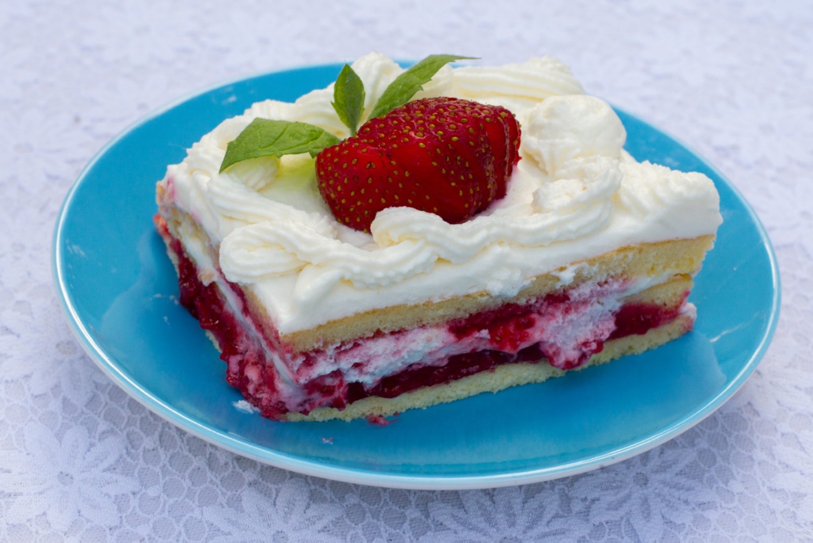 Maasikad: kui kõhtu enam ei mahu, pane koogi  peale või sügavkülma