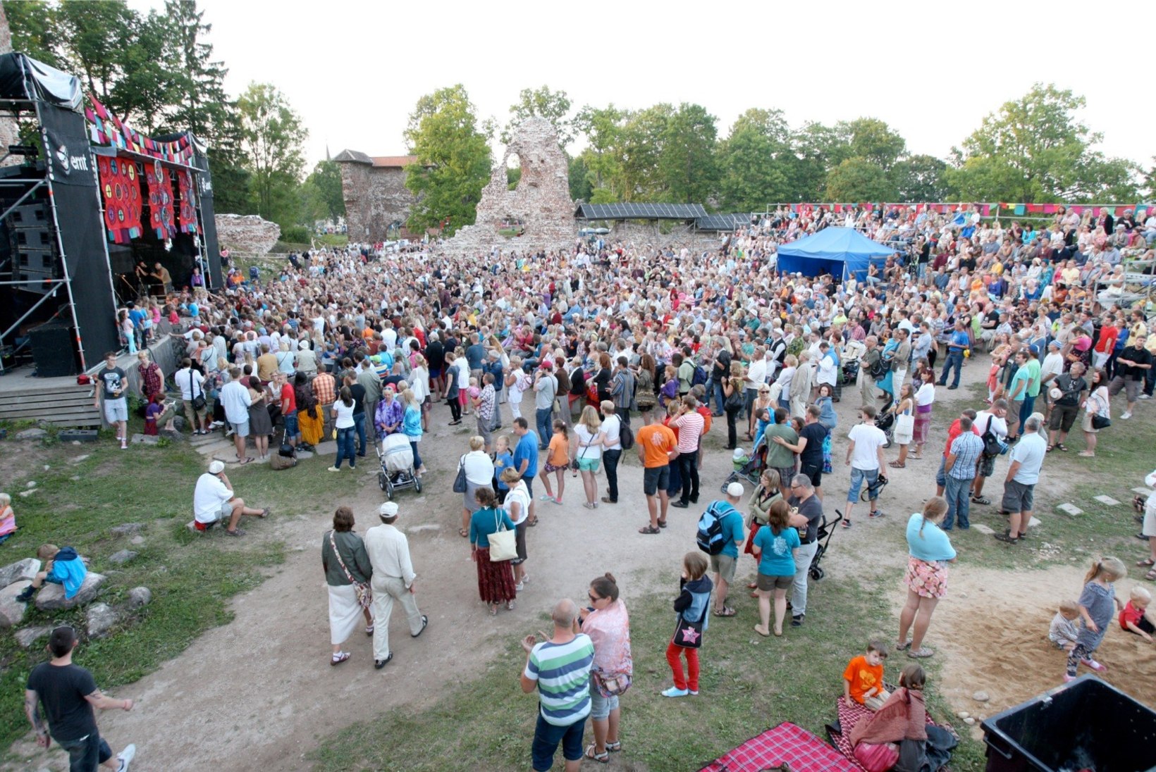 MEELESPEA: mida teha, et folkfestival mööduks probleemideta?