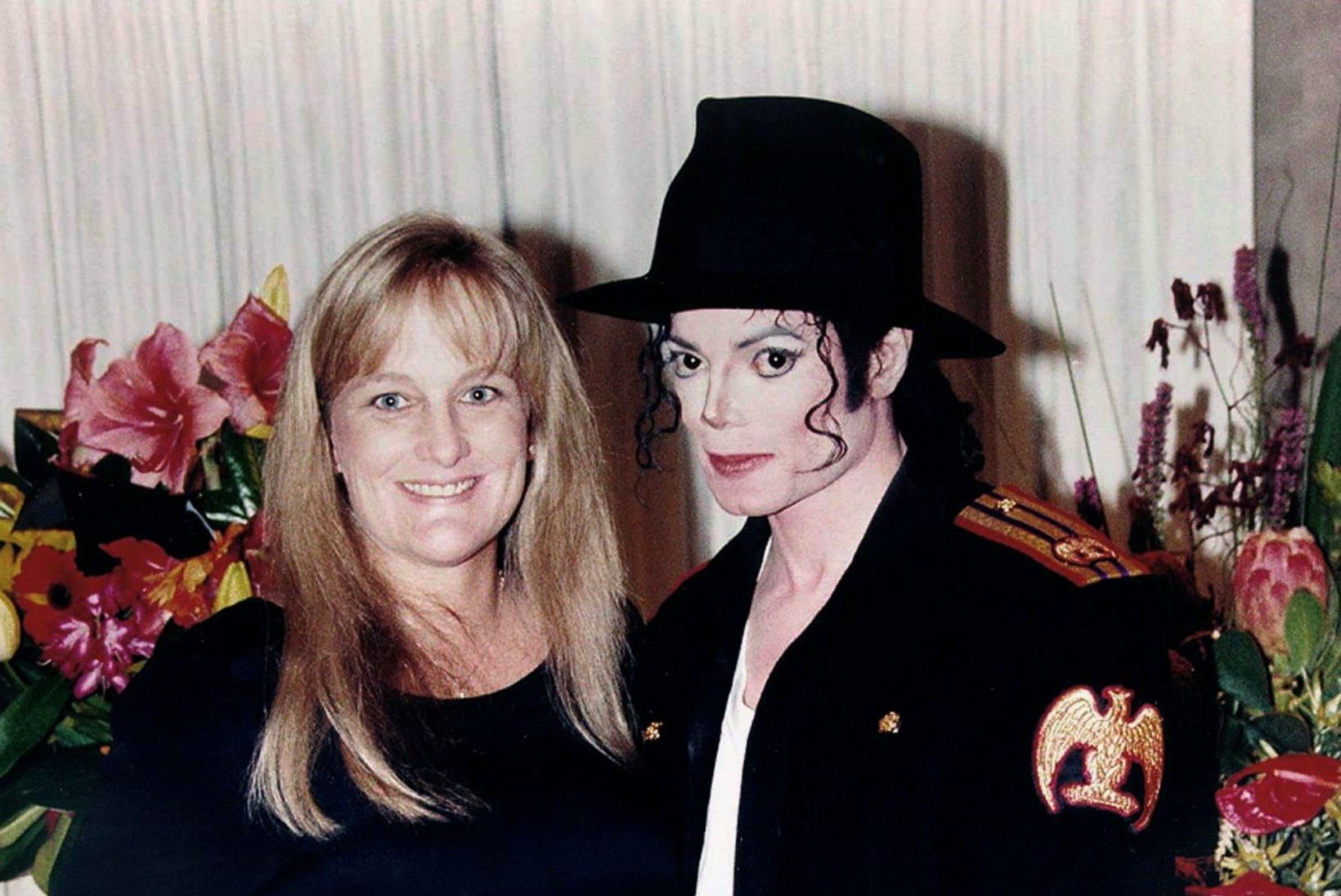 Michael Jacksoni laste emal, Debbie Rowe'l diagnoositi rinnavähk