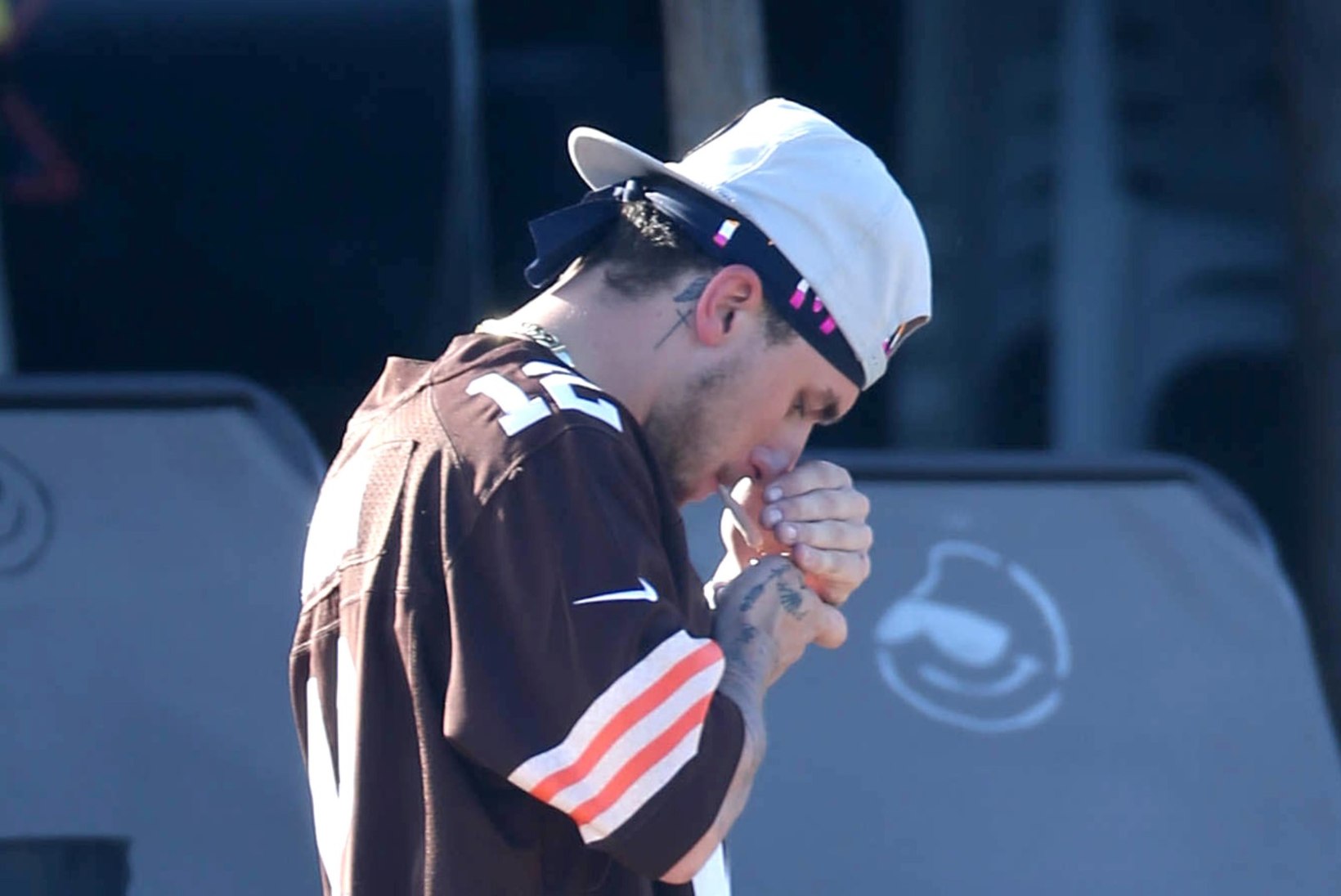 FOTOD | NFLi langev täht lustis koos Playboy-jänkuga ja jäi pläru suitsetamisega vahele