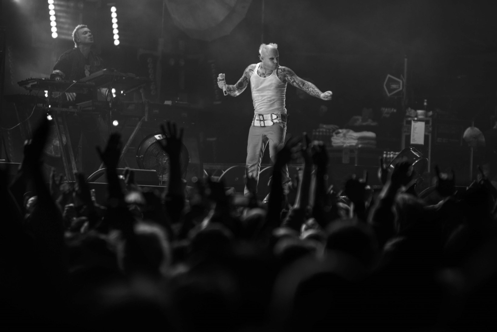 Küünarnukihoobid ja katkised kannad – The Prodigy kontsert kiskus ohtlikuks