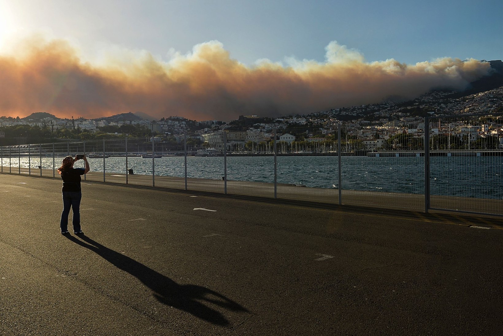 FOTOD | Madeiral jõudis laastav maastikupõleng linna, hukkunud on mitu inimest