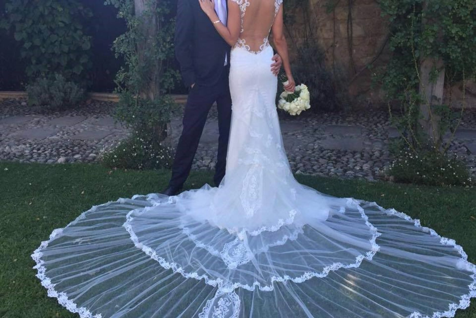 Vaata Kimi Räikköneni abikaasa vapustavalt ilusat pulmakleiti!