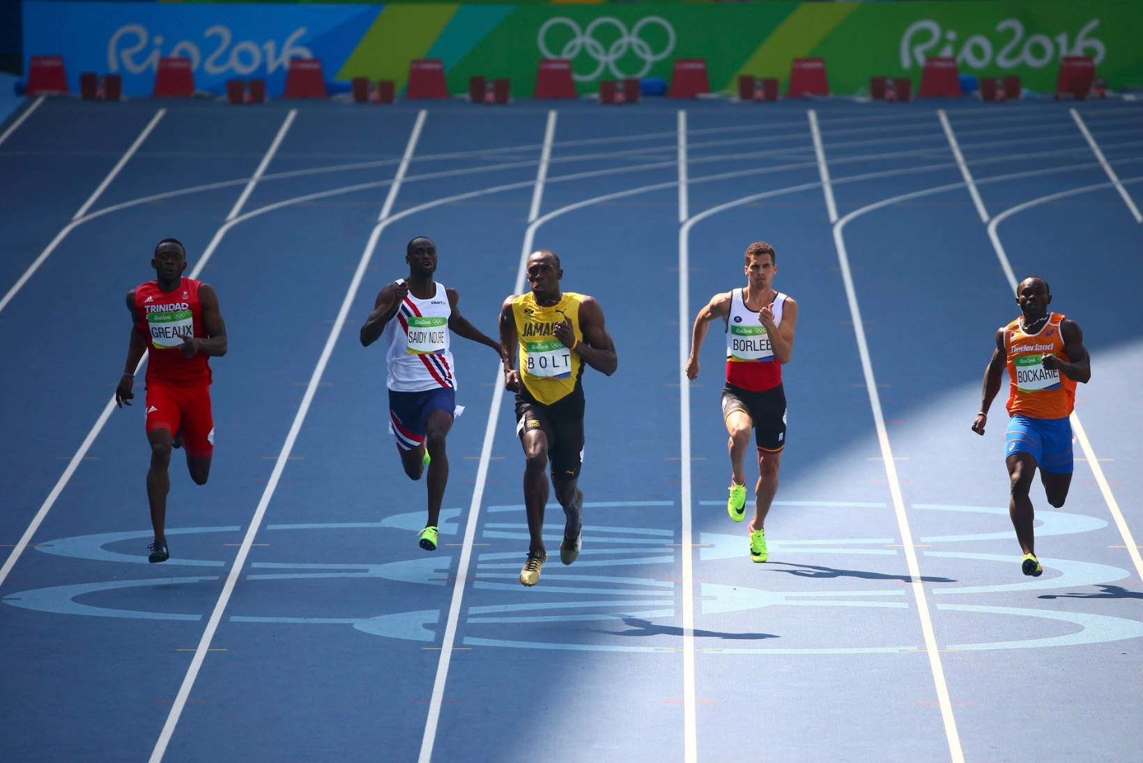 Bolt sörkis 200 meetri poolfinaali