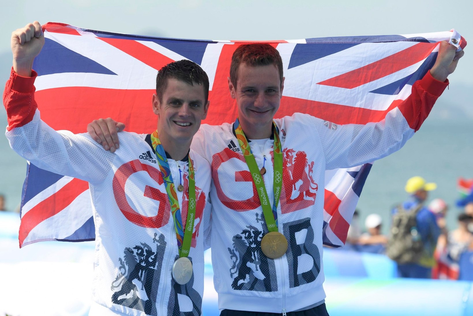 SÜDAMLIKUD FOTOD | Briti vennad võtsid olümpiatriatlonil kaksikvõidu