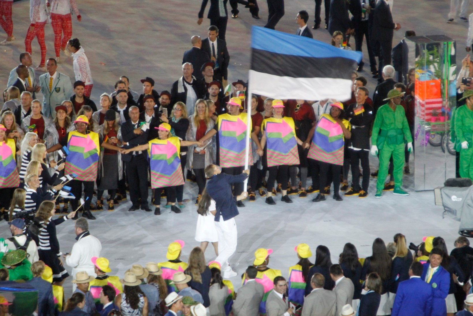 ÕL RIOS | Karl-Martin Rammo kasutas avatseremoonial Eesti lippu kandes kavalust