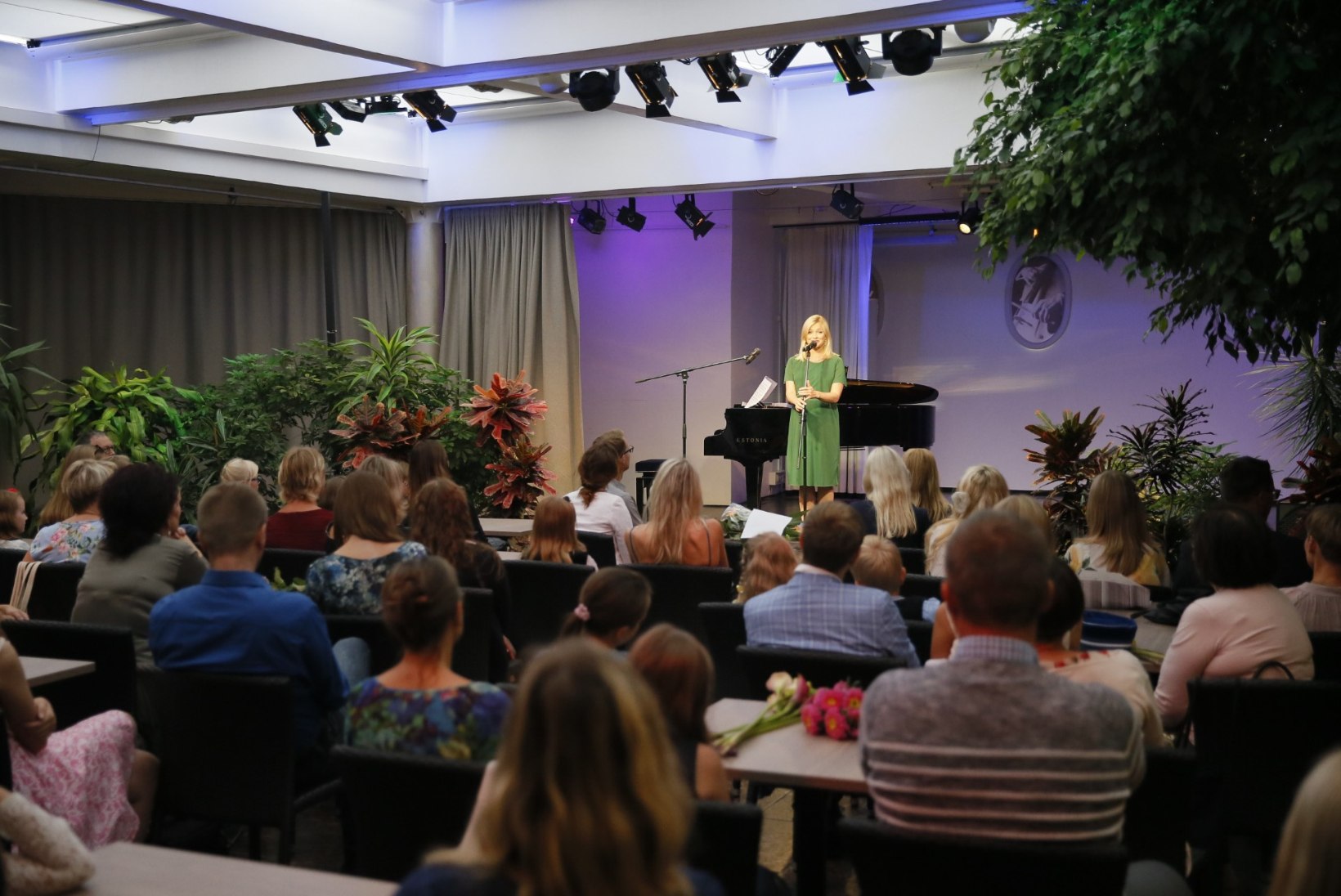 GALERII | Beebiootel laulukaunitar Hanna-Liina Võsa avas omanimelise muusikakooli