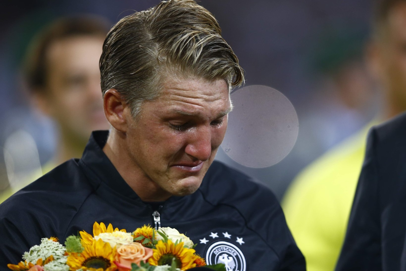 Schweinsteiger lahkus pisarate ja ovatsioonide saatel